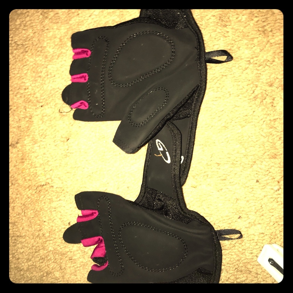 Riding gloves-black and pink